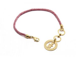 La linea Rainbow propone un bracciale sempre e rigorosamente in tinte rosa per la mamma più classica e raffinata, che ama vivere una vita piena con i propri figli accanto e che ama emozionarsi e circondarsi di colore.