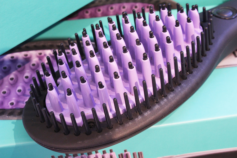 La spazzola lisciante in ceramica DAFNI è ora disponibile in esclusiva su Sephora.it Per un hair styling perfetto in pochissimi minuti!